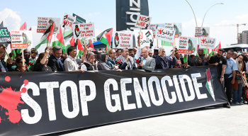 Les Organisations Syndicales Internationales Manifestent Contre le Génocide Israélien à Gaza Devant le Bureau de l’ONU en Turquie